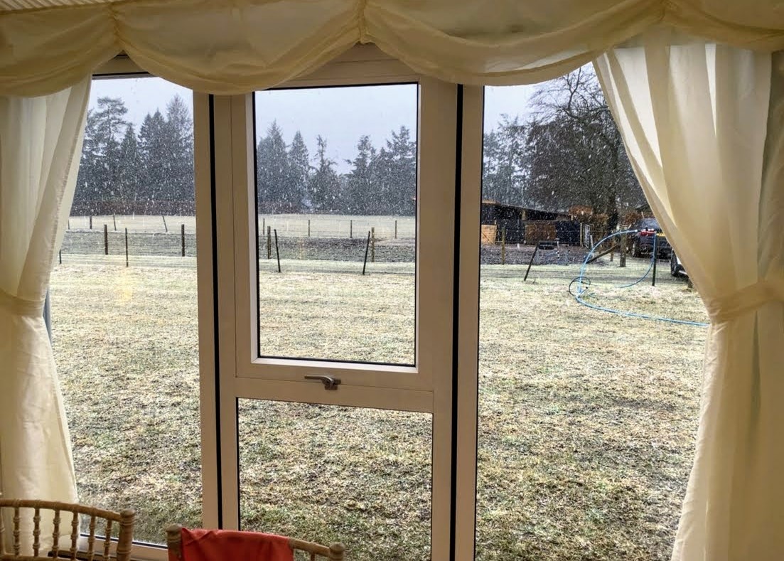 Solid-glass-windows-and-doors